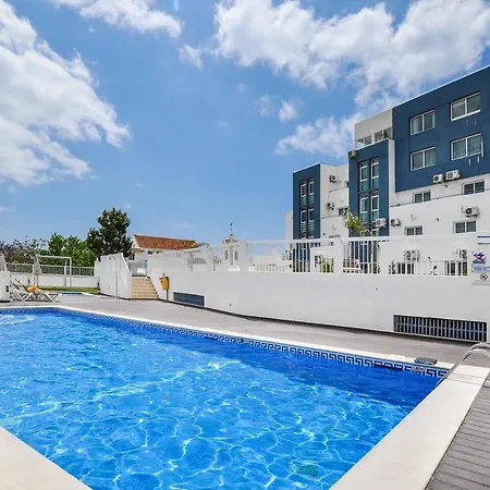 アパート Deluxe In Old Town, 200m Walk To Beach, Pool Parking アルブフェイラ